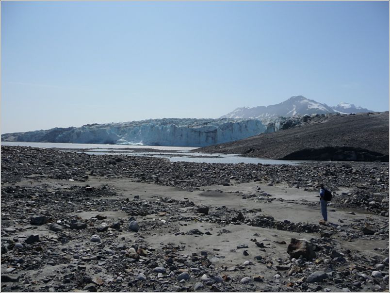 Hiking to the glacier